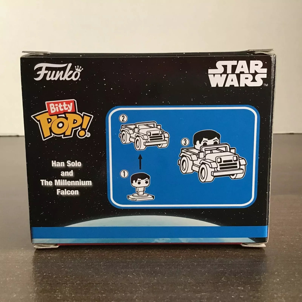 Figura Funko Pop Rides Star Wars Han Solo con Millennium Falcon, dettagli colorati e iconici, in stile collezione otaku.