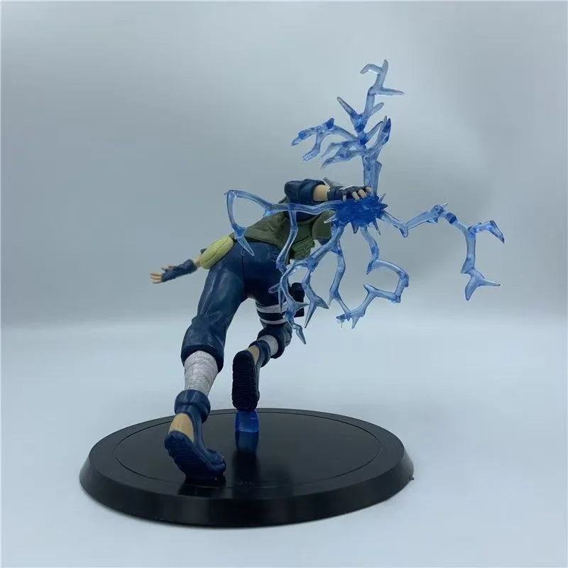Figura d'azione Kakashi Raikiri di Otaku Family Store, dettagliata con armatura e kunai, in posa dinamica e realistica