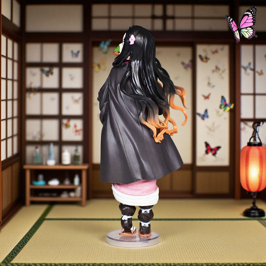 Action figure di Nezuko Kamado da Demon Slayer: Kimetsu no Yaiba, dettagliata e colorata, di marca Otaku Family Store Online.