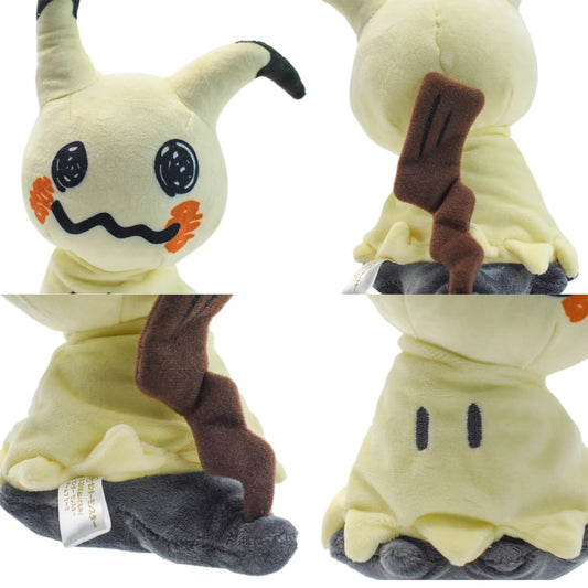 Peluche Mimikyu di Otaku Family Store, morbido e collezionabile, rappresenta il personaggio di Pokémon Mimikyu, morbido e dettagliato.