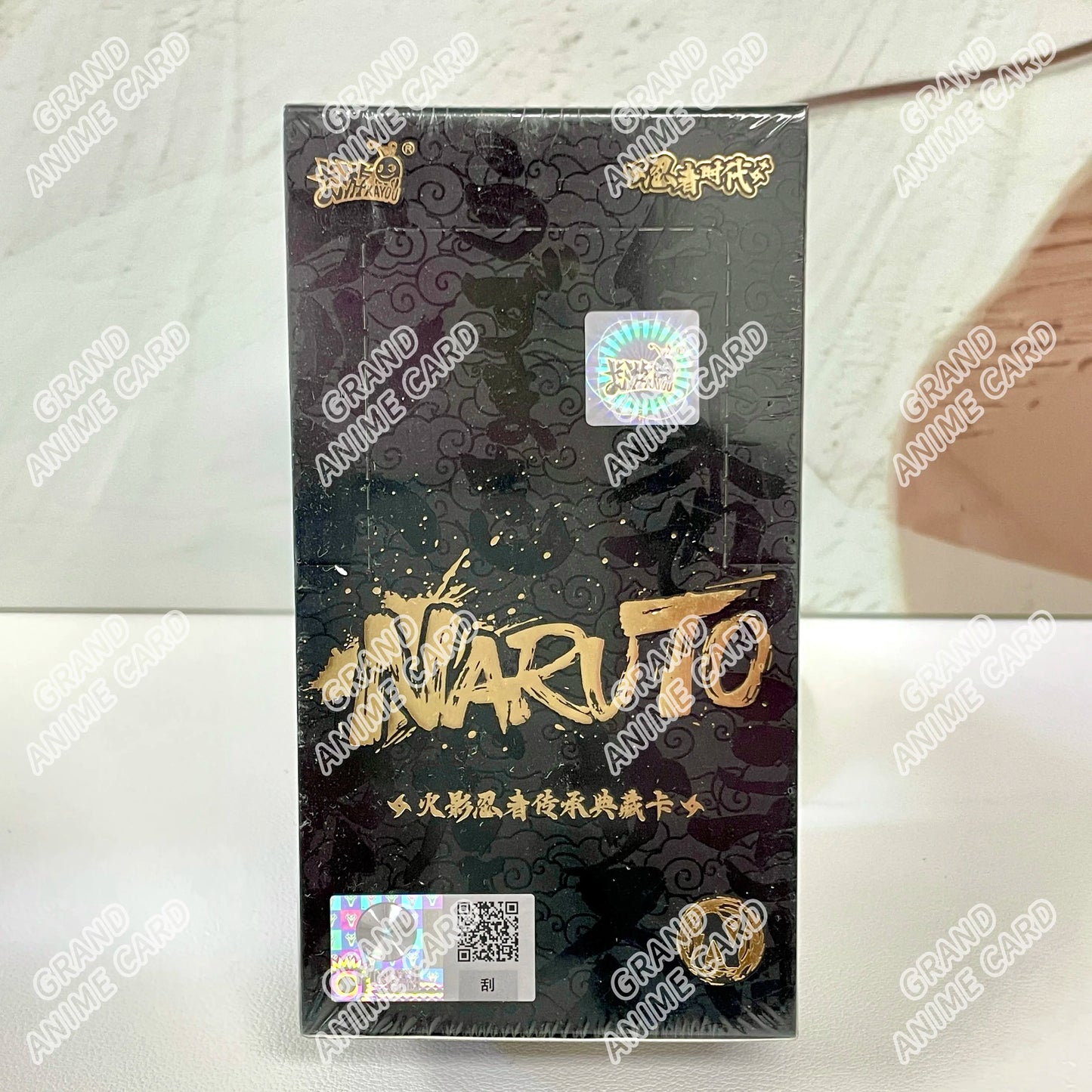 Scatola booster di carte Naruto KAYOU della collezione Otaku Family Store, con dettagli dei cartoncini e illustrazioni ufficiali.