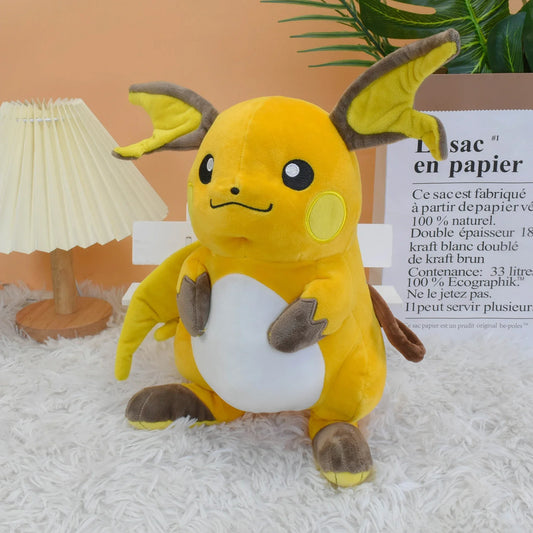Peluche Pikachu Pichu Raichu di 35 cm, morbida e dettagliata, della collezione Otaku Family Store Online.