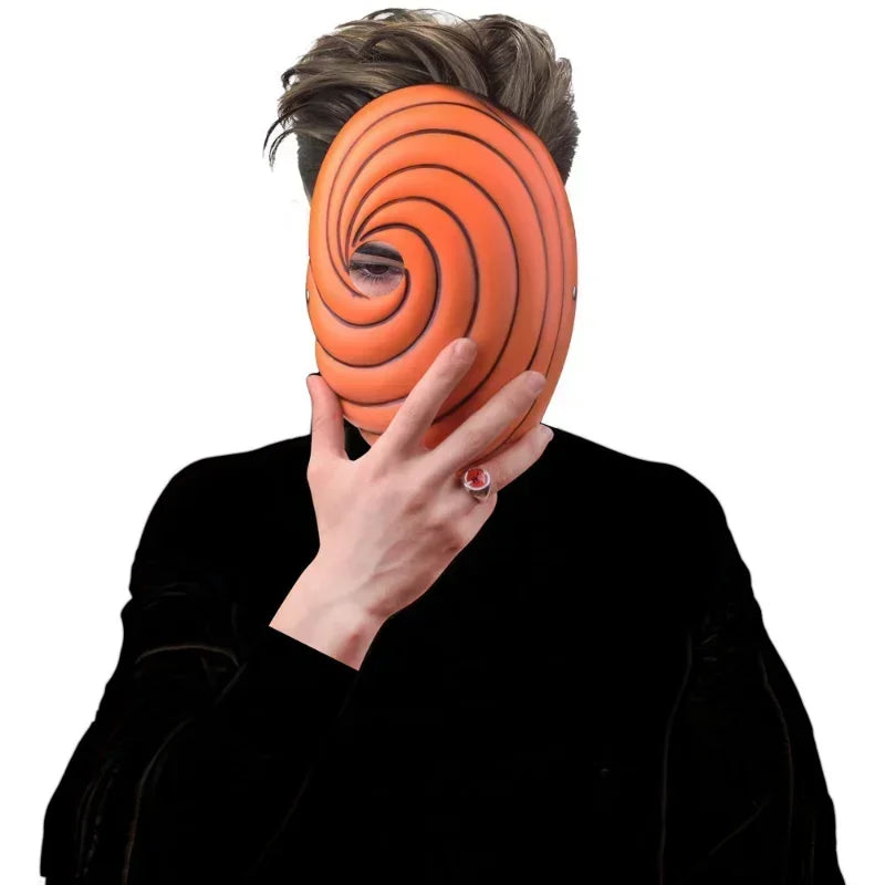 Maschera cosplay Uchiha di Otaku Family Store, volto di Obito e Madara con dettagli misteriosi e potenti, ideale per cosplay Naruto.