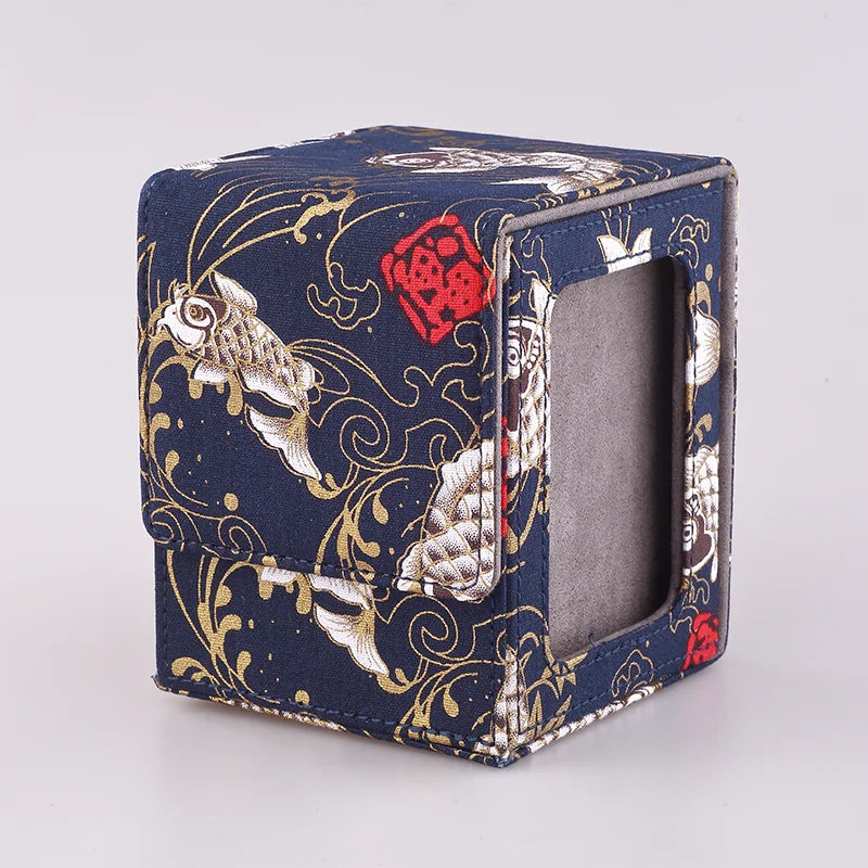 Scatola portacarte Otaku Family Store con finestra trasparente, porta carte magnetico per oltre 120 carte TCG e giochi di carte.