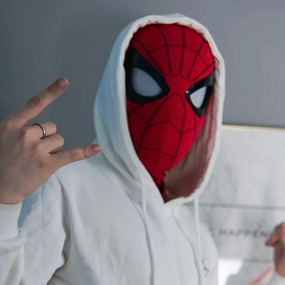 Maschera di Spider-Man con occhi mobili, in tessuto spandex, perfetta per cosplay e Halloween, rappresenta Peter Parker.