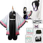 Costume cosplay Demon Slayer Kochou Shinobu con parrucca e dettagli del uniforme Kimetsu no Yaiba, con trucco e accessori.