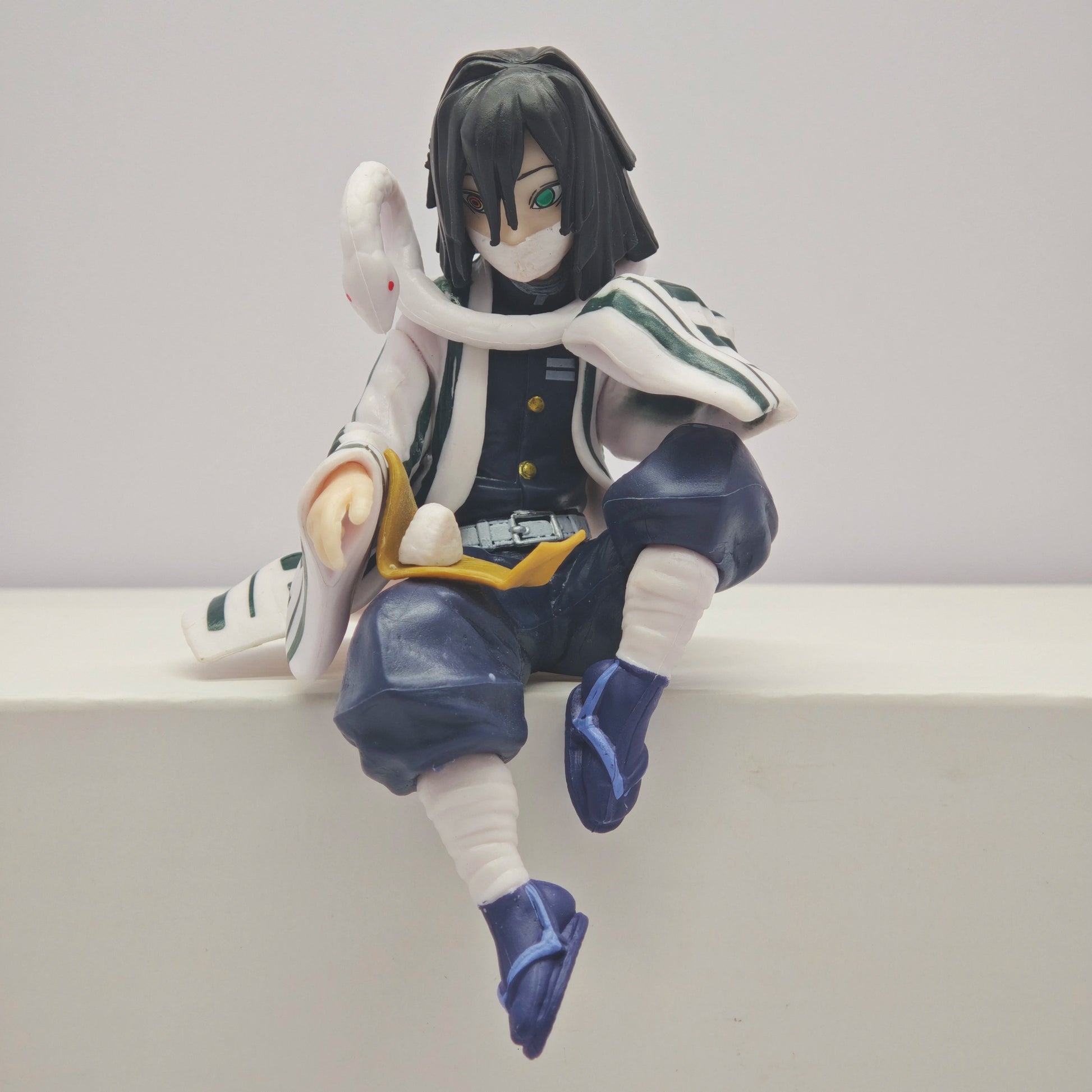 Action figure anime Demon Slayer con Tanjirou, Tomioka Giyuu, Zenitsu e Nezuko, dettagliata e colorata, della linea Otaku Family Store.