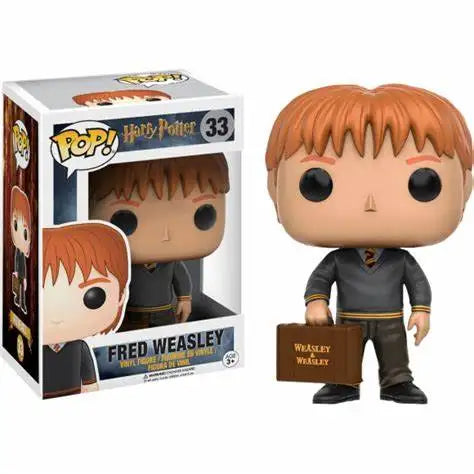 Funko Pop Harry Potter e personaggi magici, inclusi Hermione, Ron, Malfoy e Hedwig, in stile fumetto dettagliato.