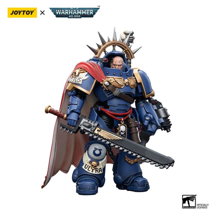 Figura d'azione Warhammer 40k Ultramarines Captain in armatura Gravis, marchio JoyToy, dettagliata e in posa.