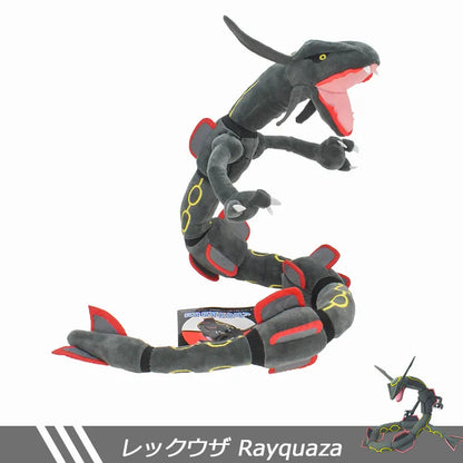 Peluche Rayquaza Pokémon di Otaku Family Store, morbido e dettagliato, perfetto per collezionisti e appassionati di Pokémon.