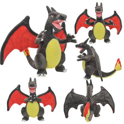 Peluche di Charizard lucido di Otaku Family Store, morbido e dettagliato, perfetto come giocattolo da collezione per bambini e appassionati anime.