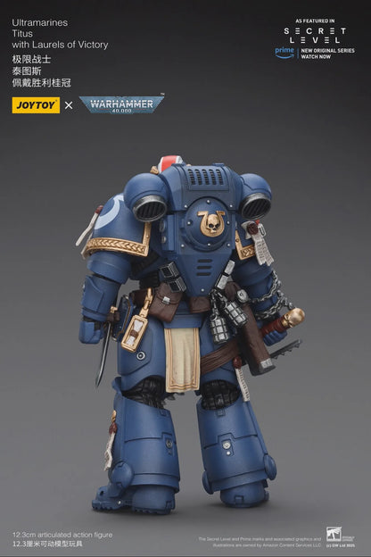 Action figure Warhammer 40K Ultramarines Titus con laurea di vittoria, alta 3,75 pollici, dettagliata e articolata.
