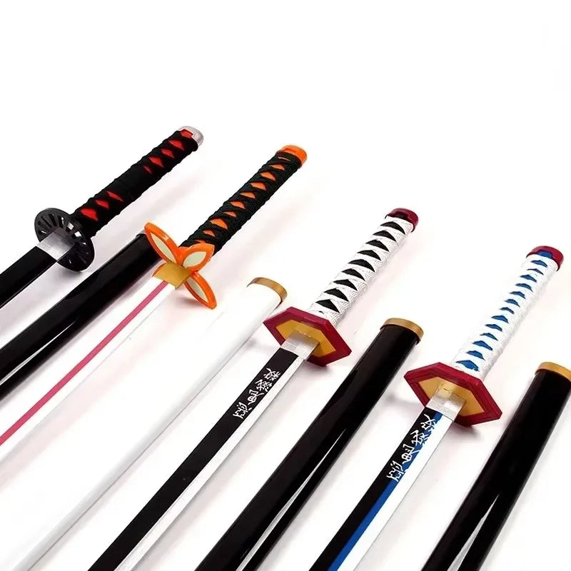 Katana da cosplay Demon Slayer di 41 pollici, lama nera e dettagli artistici, perfetta per costumi ispirati a anime e ninja.