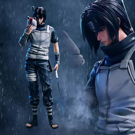 Figura da collezione di Itachi Uchiha, personaggio Naruto, in posa, realizzata da Otaku Family Store Online.
