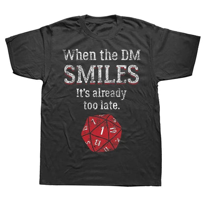Maglietta "I Have A Plan" con dado D20, streetwear Dungeon Dragon, gadget di Otaku Family Store Online.