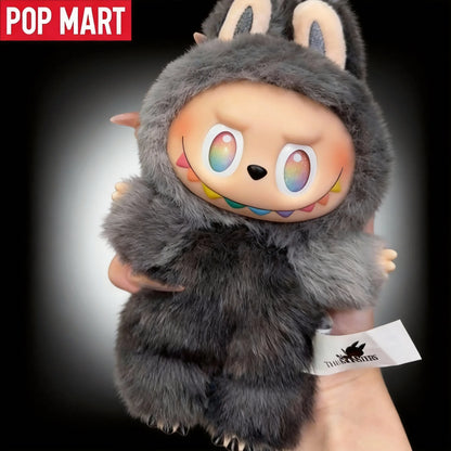 Peluche Labubu 3.0 Big into Energy di Pop Mart, morbido e colorato, decorazione da casa, coll. soft e giocattolo da collezione.