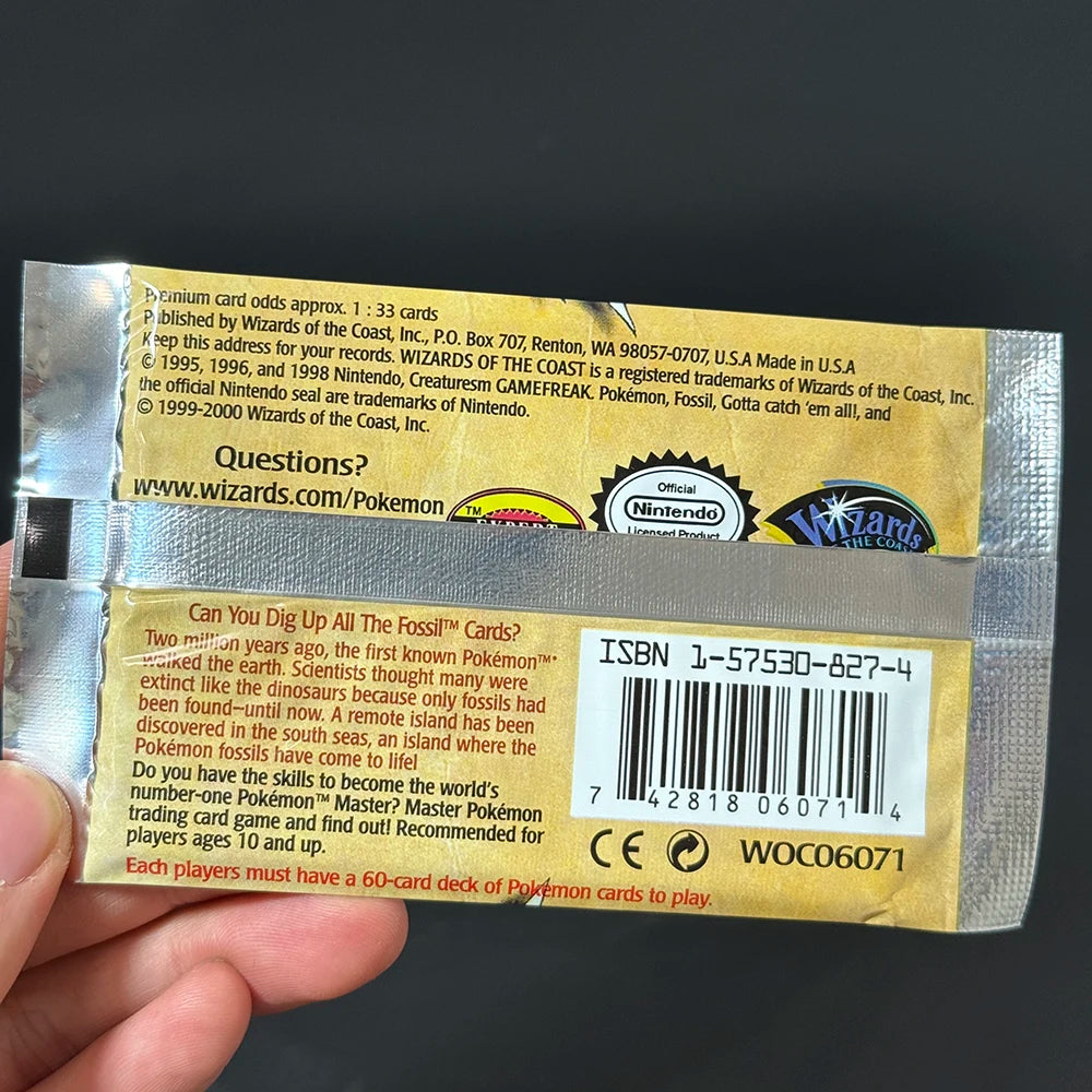 Booster box di carte Pokémon Fossil, Edizione Collector con Aerodactyl, Lapras e Zapdos, dettaglio delle carte in vista