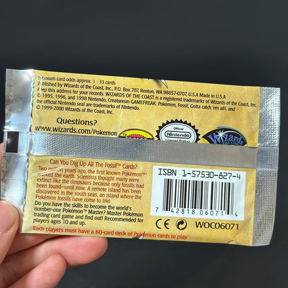 Booster box di carte Pokémon Fossil, Edizione Collector con Aerodactyl, Lapras e Zapdos, dettaglio delle carte in vista