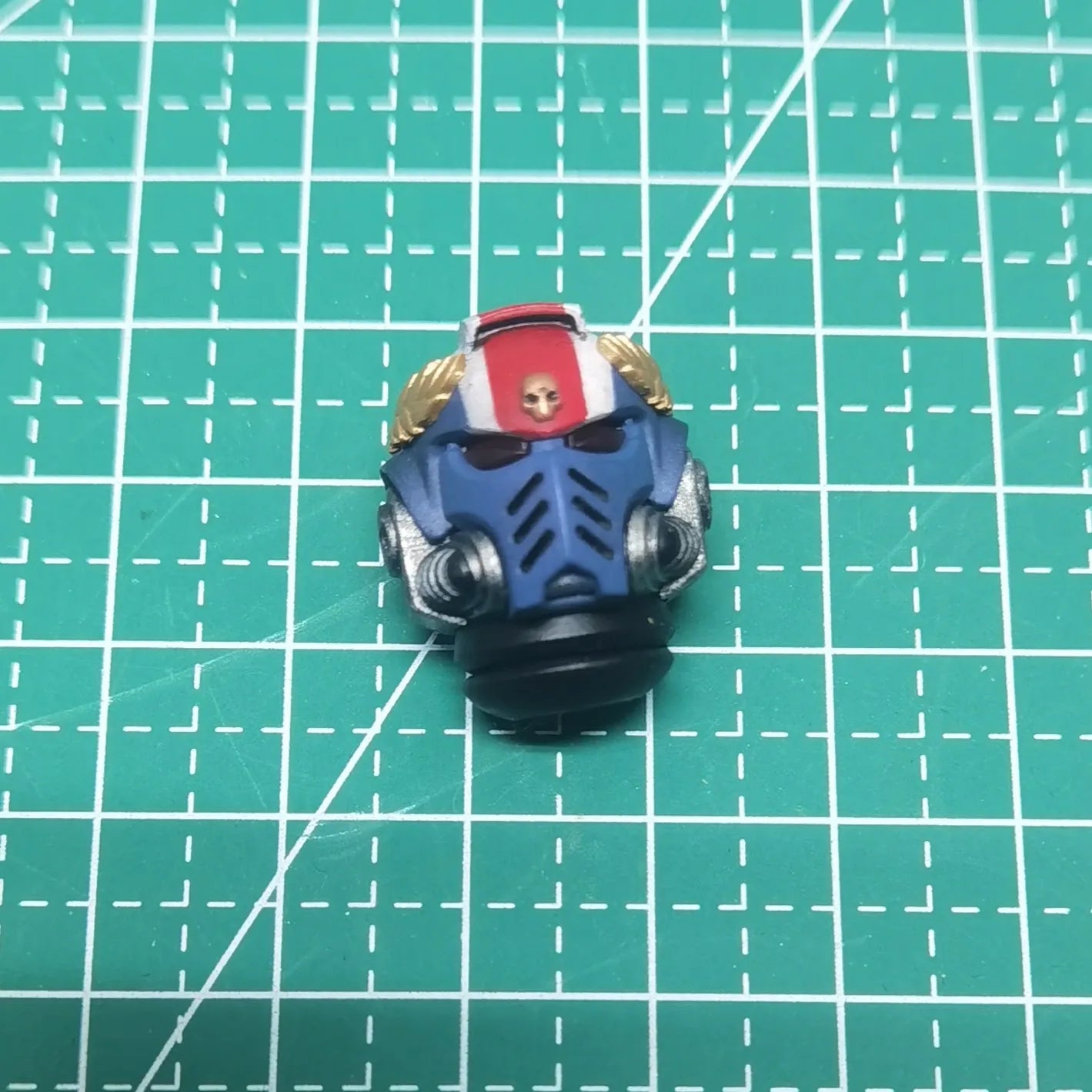 Action figure Ultramarines Titus in armatura con allori di vittoria, altezza 3,75 pollici, modello in plastica del set Warhammer 40K.