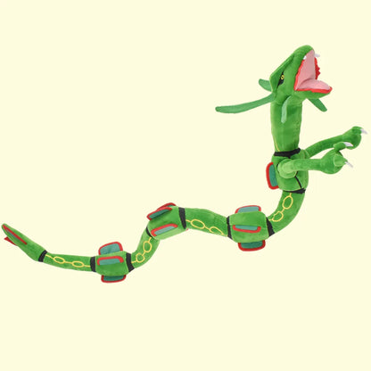 Peluche Rayquaza Pokémon di Otaku Family Store Online, morbido e dettagliato, perfetto per collezionisti e fan di Pokémon.
