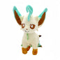 Set completo di peluche Pokémon Eevee e famiglia, include Sylveon, Umbreon, Vaporeon, Flareon e Pikachu, morbidi e colorati.