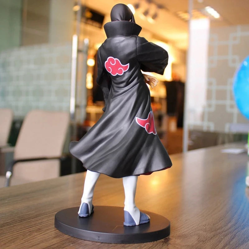 Figura da collezione di Itachi Uchiha GK, genio dell'Akatsuki, con dettagli accurati e postura iconica.