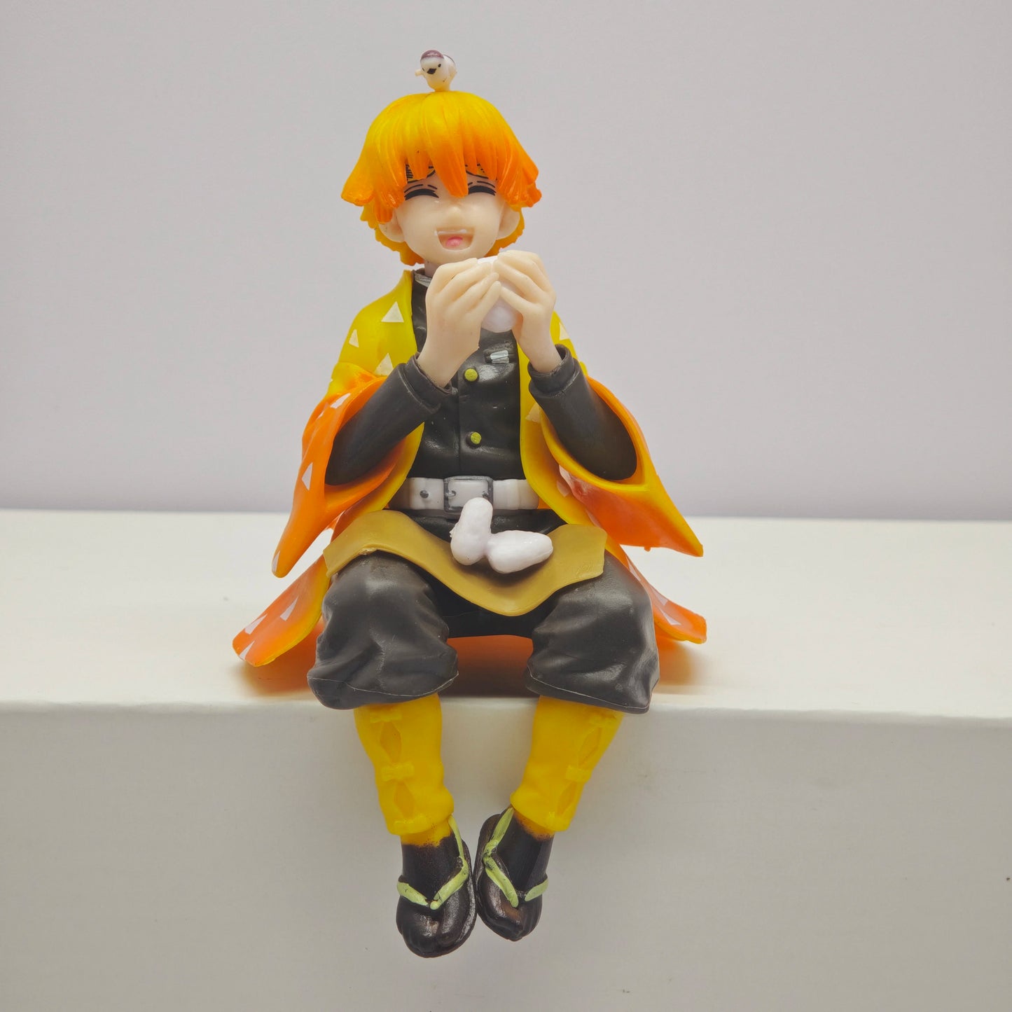 Figura d'azione Demon Slayer con Tanjirou, Tomioka, Giyuu, Zenitsu e Nezuko, personaggi anime in posa dettagliata.