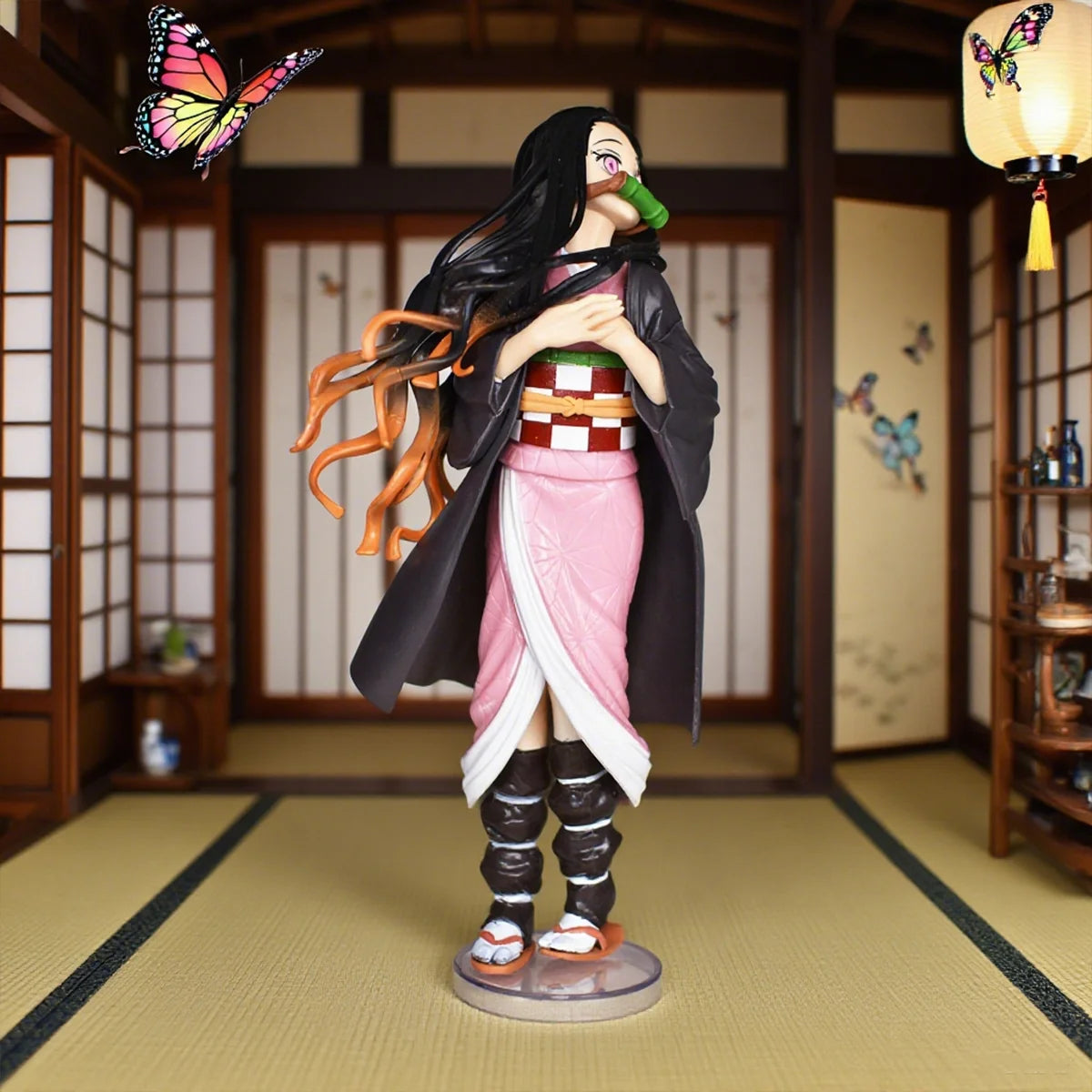 Action figure di Nezuko Kamado da Demon Slayer: Kimetsu no Yaiba, dettaglio realistico e colori vivaci, di Otaku Family Store Online