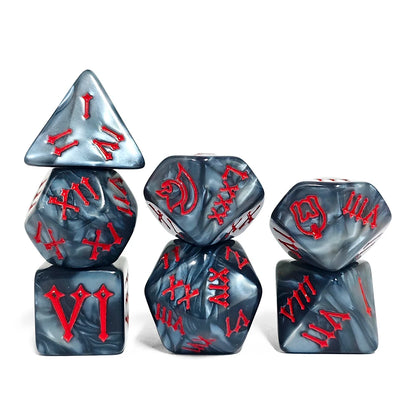 Set di dadi Roman Armor RPG, 7 pezzi, con design a tema legionario, ideale come gadget per giochi di ruolo e collezioni.
