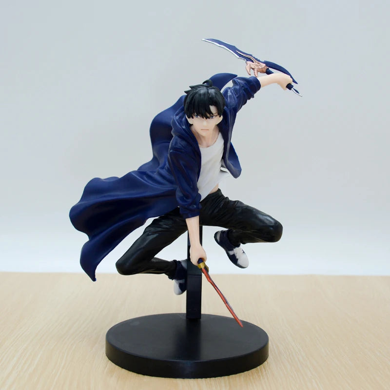 Action figure Commander Igris, il Cavaliere delle Ombre di Sung Jin-Woo, con dettagli realistici e pose dinamiche, di Otaku Family Store.