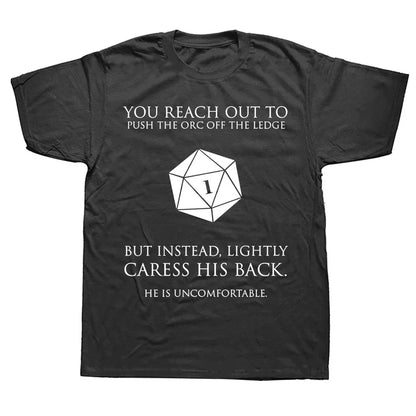 Maglietta Dungeon Dragon con dado D20 "I Have A Plan", streetwear gadget di Otaku Family Store, fronte con stampa colorata e dettagli.