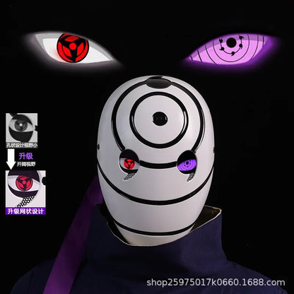 Maschera cosplay Uchiha Obito Sharingan Akatsuki Naruto, maschera in tessuto rossa con simboli neri e dettagli realistici.