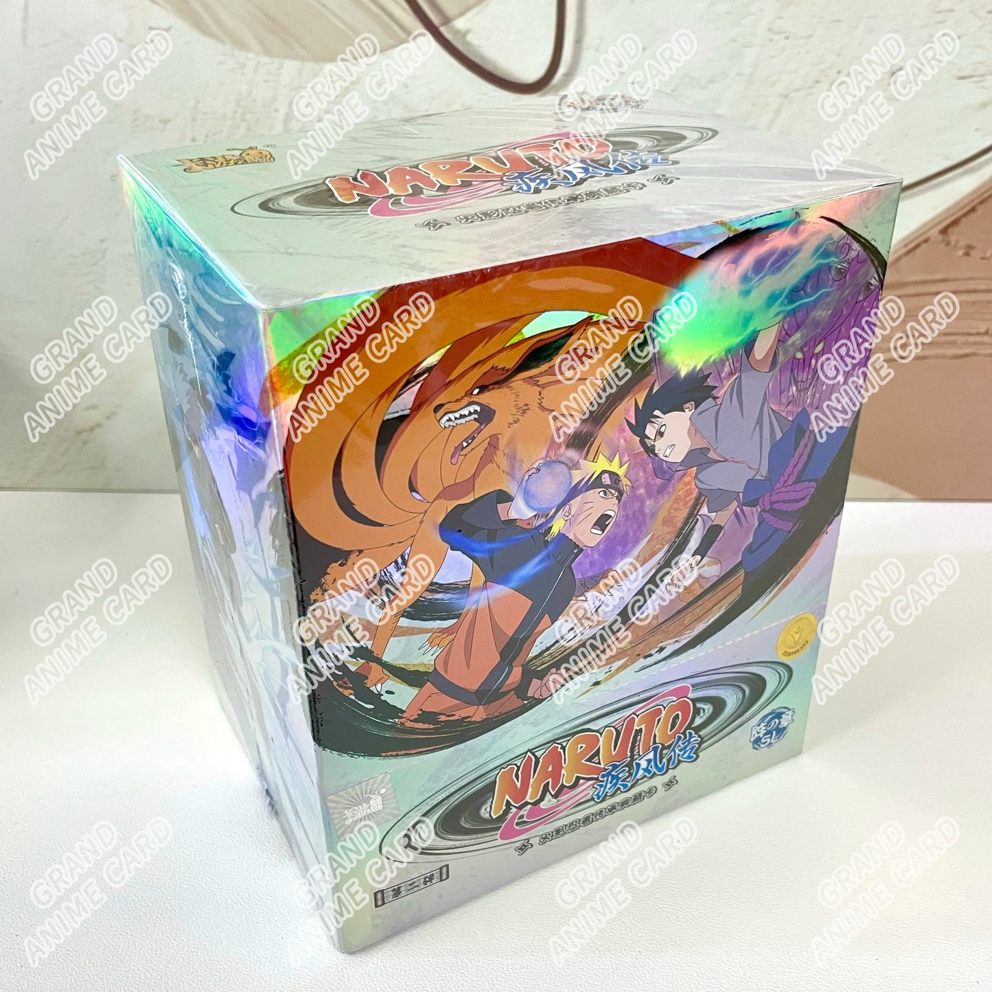 Scatola di booster di carte Naruto KAYOU della collezione Naruto, con immagini di personaggi e dettagli colorati.