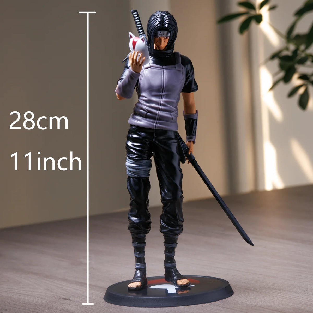 Figura d'azione di Itachi Uchiha da collezione, personaggio di Naruto, in pose dettagliata, marca Otaku Family Store.