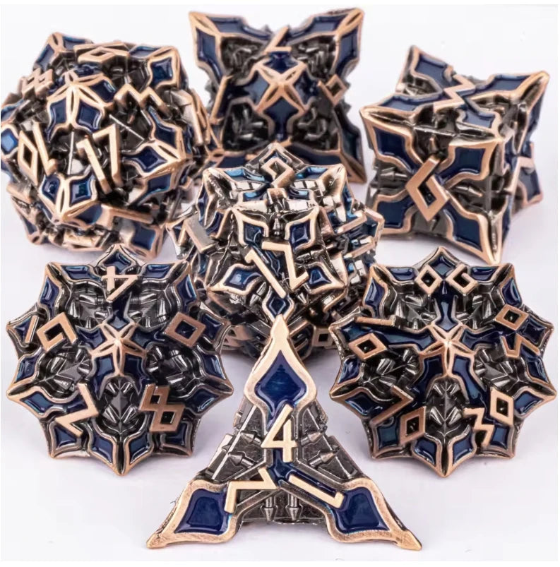 Set di 7 dadi poliedrici in metallo per giochi di ruolo D&D, parte della collezione mista Otaku Family Store Online.