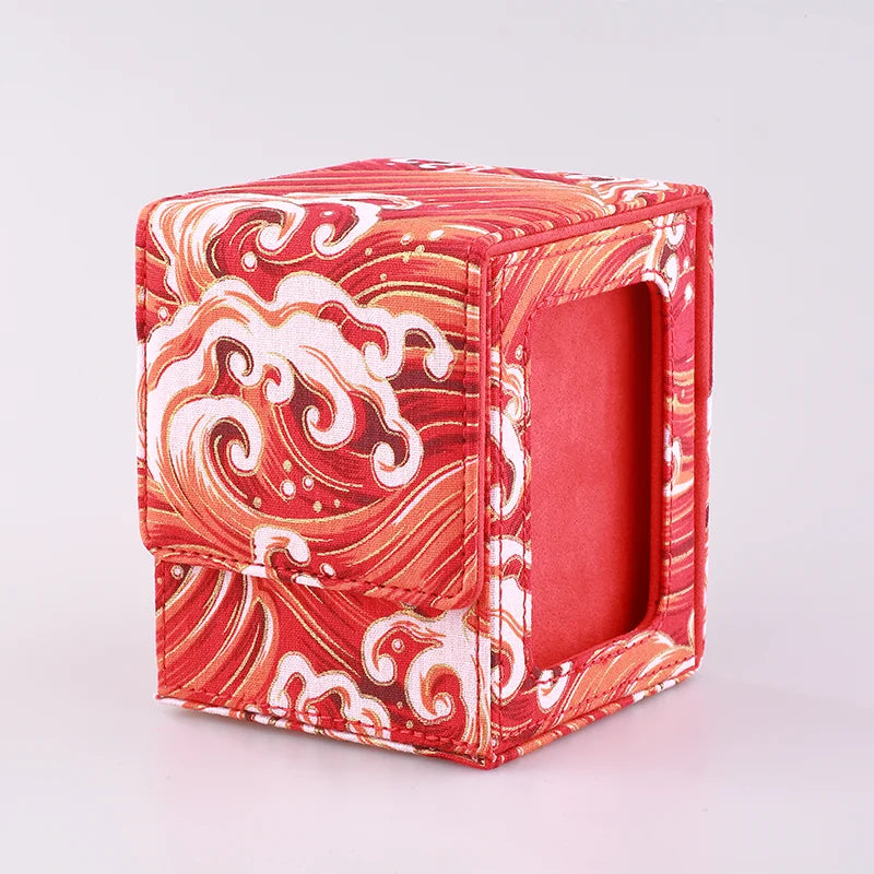 Scatola porta carte Otaku Family Store con finestra trasparente, magnetica, per oltre 120 carte TCG, in plastica resistente.