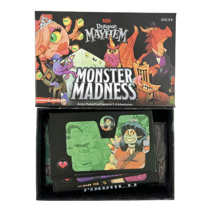 Gioco di carte Dungeon Mayhem di Otaku Family Store Online, gadget con tre varianti per sfide rapide e divertenti.