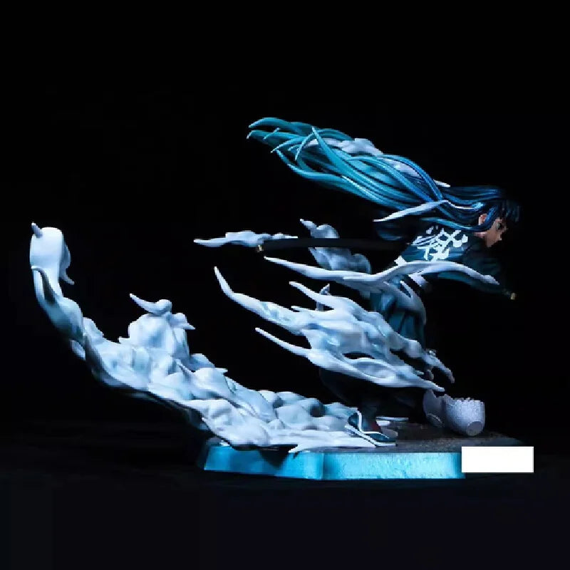 Figura d'azione Demon Slayer Kimetsu No Yaiba Mist Pillar Tokito Muichiro in posa di battaglia, dettaglio realistico e dinamico.