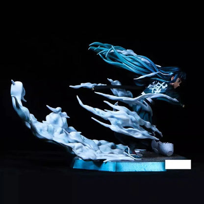Figura d'azione Demon Slayer Kimetsu No Yaiba Mist Pillar Tokito Muichiro in posa di battaglia, dettaglio realistico e dinamico.
