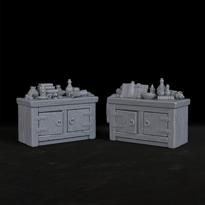 Due armadi miniatura per terrain RPG, accessori per giochi di ruolo e tabletop, con dettagli realistici e immersivi.