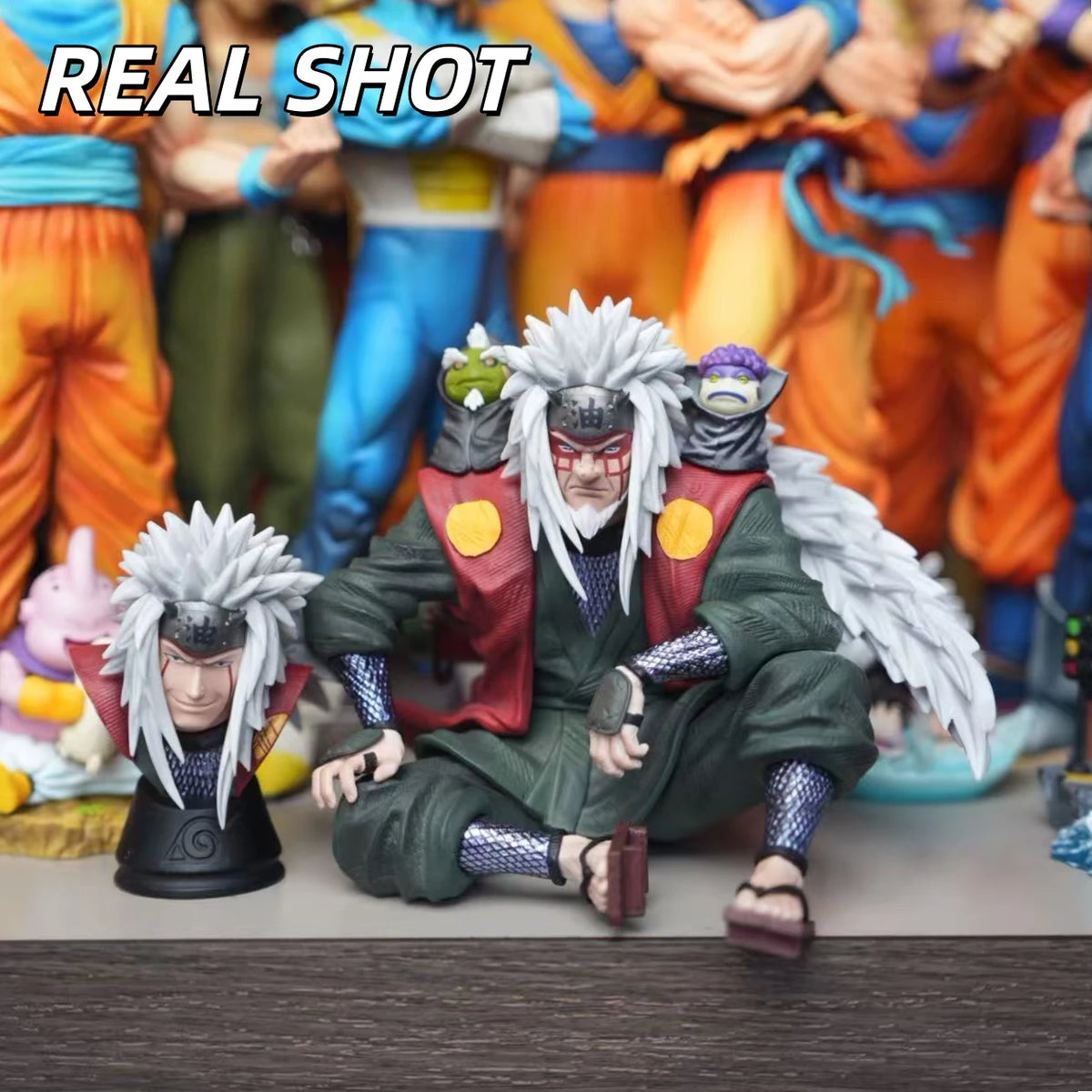Figura d'azione Jiraiya di HY Studio in posa seduta, personaggio Naruto Shippuden, collezionabile Otaku Family Store online