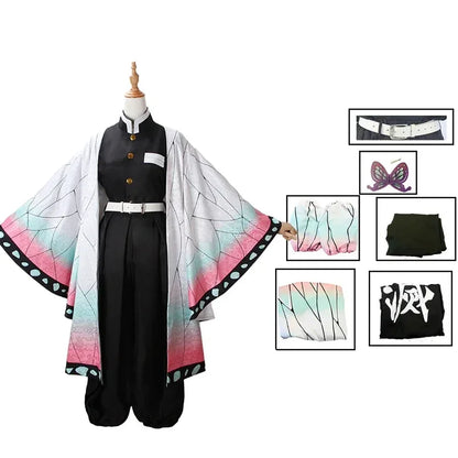 Costume cosplay Demon Slayer Kochou Shinobu, uniforme Kimetsu No Yaiba, parrucca e acconciatura, dettagli visibili dell'abito.