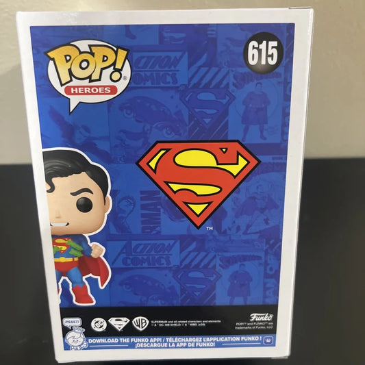 Funko Pop DC Comics Superman 615 originale con effetto glow in the dark, figura coleccionabile con dettagli colorati e iconici.