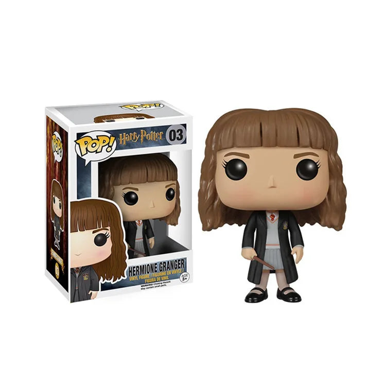 Funko Pop di Harry Potter con personaggi come Hermione, Ron, Malfoy, Dumbledore, Hedwig e Fawkes, stile collezione Otaku Family Store