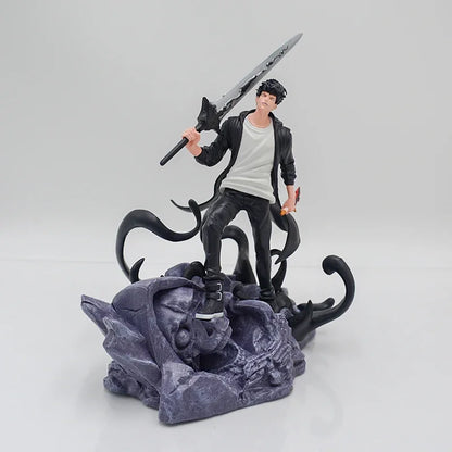 Action figure Igris, il Comandante Rosso Sangue, della collezione Solo Leveling, con dettagli realistici e abbigliamento da combattimento.