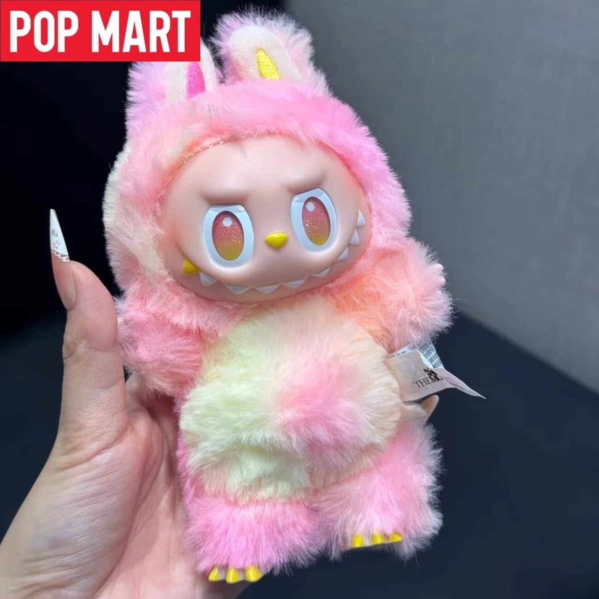 Pupazzo di peluche Labubu 3.0 Big into Energy, collezione Pop Mart, morbido e decorativo, con dettagli colorati e espressione simpatica