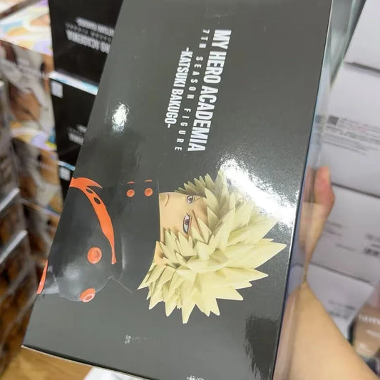 Figura d'azione Katsuki Bakugo di My Hero Academia, settima stagione, marca Bandai BANPRESTO, dettagliata e dinamica.