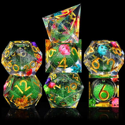 Set di dadi in resina liquida con bordi affilati, parte della collezione di gadget RPG Otaku Family Store.