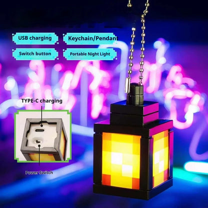 Portachiavi a forma di lanterna Minecraft in pixel art, mini LED luminoso, decorativo portatile per appassionati di giochi.
