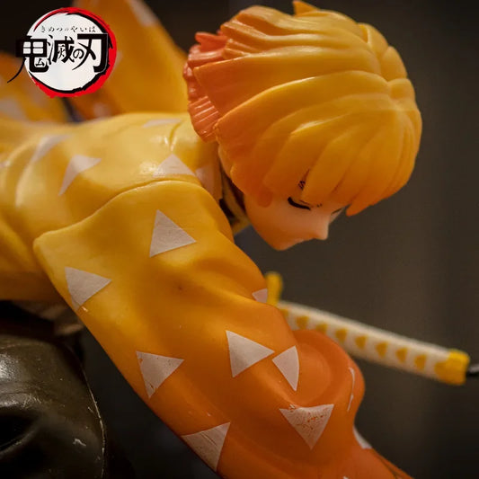 Action figure di Agatsuma Zenitsu di Demon Slayer, modello anime di 15cm, marchio Otaku Family Store Online, visibile in dettaglio